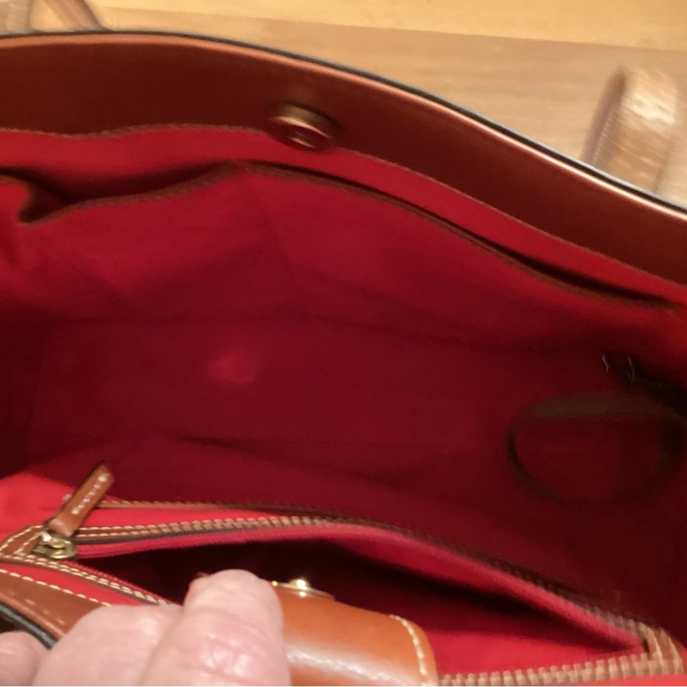 Dooney &  Bourke white leather large tote.  Exc. condition. - Picture 9 of 12